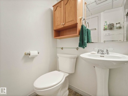 6303 92B Avenue, Edmonton, AB - Indoor Photo Showing Bathroom