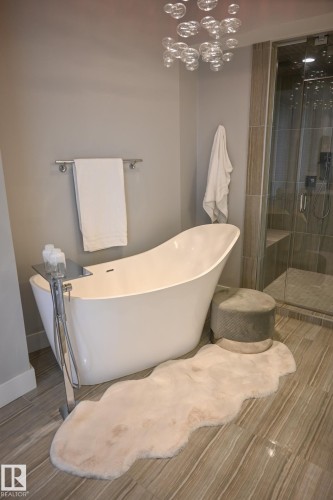 9509 99B Street, Edmonton, AB - Indoor Photo Showing Bathroom