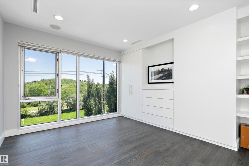 9509 99B Street, Edmonton, AB - Indoor