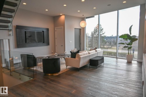 9509 99B Street, Edmonton, AB - Indoor