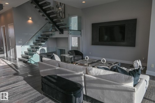9509 99B Street, Edmonton, AB - Indoor Photo Showing Living Room