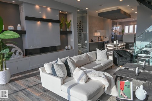 9509 99B Street, Edmonton, AB - Indoor