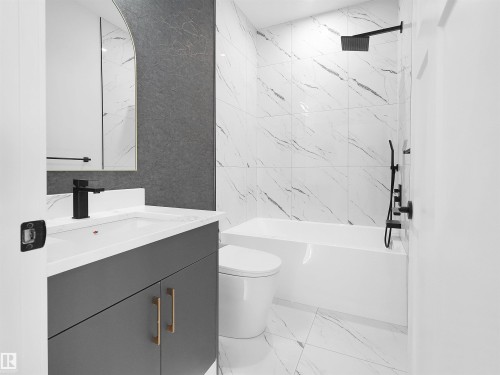 3520 45 Avenue, Beaumont, AB - Indoor Photo Showing Bathroom