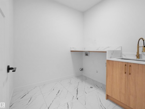 3520 45 Avenue, Beaumont, AB - Indoor