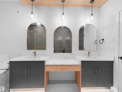 3520 45 Avenue, Beaumont, AB - Indoor Photo Showing Bathroom
