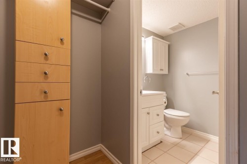 108 9010 106 Avenue, Edmonton, AB - Indoor Photo Showing Bathroom