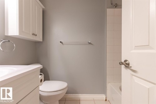108 9010 106 Avenue, Edmonton, AB - Indoor Photo Showing Bathroom