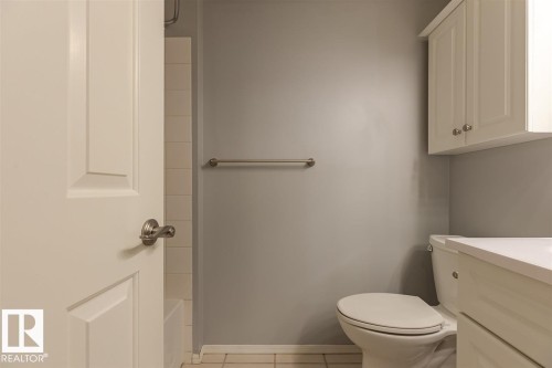 108 9010 106 Avenue, Edmonton, AB - Indoor Photo Showing Bathroom