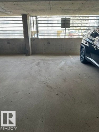108 9010 106 Avenue, Edmonton, AB - Indoor Photo Showing Garage