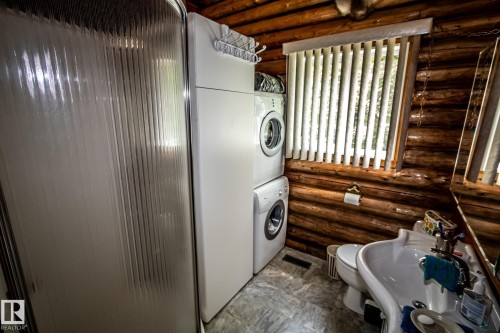 18 Horseshoe Bay Drive, Rural St. Paul County, AB - Indoor Photo Showing Laundry Room
