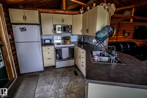 18 Horseshoe Bay Drive, Rural St. Paul County, AB - Indoor Photo Showing Kitchen