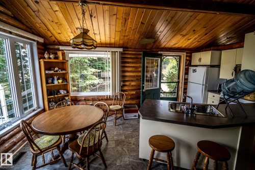 18 Horseshoe Bay Drive, Rural St. Paul County, AB - Indoor Photo Showing Dining Room