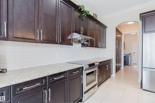 4118 Westcliff Heath, Edmonton, AB - Indoor Photo Showing Kitchen With Upgraded Kitchen