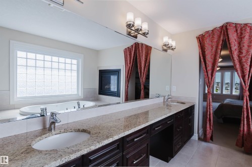4118 Westcliff Heath, Edmonton, AB - Indoor Photo Showing Bathroom