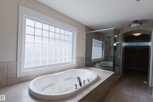 4118 Westcliff Heath, Edmonton, AB - Indoor Photo Showing Bathroom