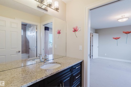 4118 Westcliff Heath, Edmonton, AB - Indoor Photo Showing Bathroom