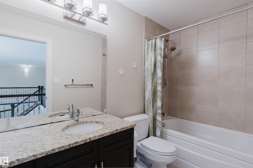 4118 Westcliff Heath, Edmonton, AB - Indoor Photo Showing Bathroom