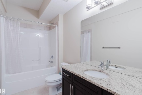 4118 Westcliff Heath, Edmonton, AB - Indoor Photo Showing Bathroom