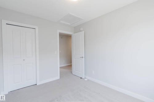 Neutral wall tones with light-colored carpeting - 3 11373 12 Avenue, Edmonton, AB - Indoor
