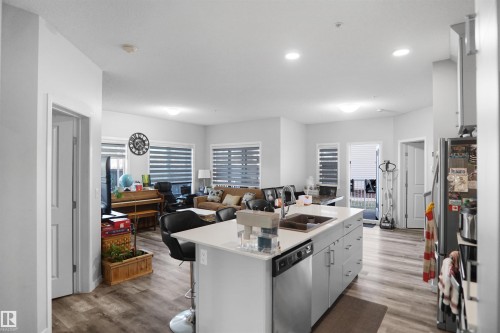 156 1818 Rutherford Road, Edmonton, AB - Indoor Photo Showing Kitchen