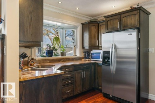 25 Mount Royal Drive, St. Albert, AB - Indoor Photo Showing Kitchen With Double Sink
