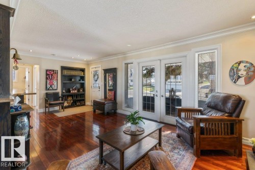 25 Mount Royal Drive, St. Albert, AB - Indoor Photo Showing Living Room