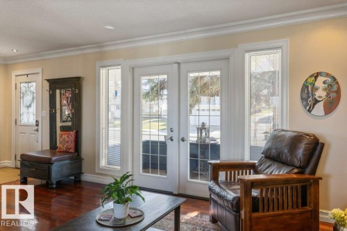 25 Mount Royal Drive, St. Albert, AB - Indoor Photo Showing Living Room