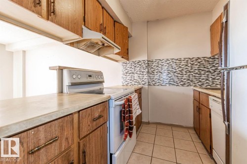 606 12831 66 Street, Edmonton, AB - Indoor Photo Showing Kitchen