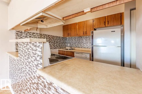 606 12831 66 Street, Edmonton, AB - Indoor Photo Showing Kitchen