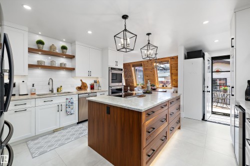 7739 80 Avenue, Edmonton, AB - Indoor Photo Showing Kitchen With Upgraded Kitchen