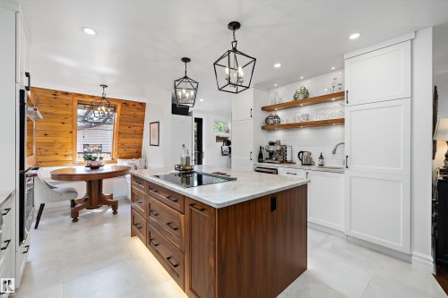 7739 80 Avenue, Edmonton, AB - Indoor Photo Showing Kitchen