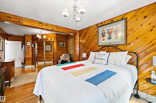 7739 80 Avenue, Edmonton, AB - Indoor Photo Showing Bedroom