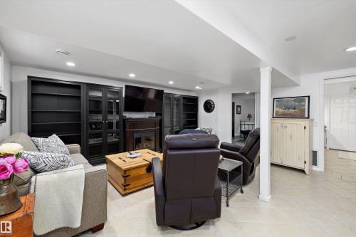 7739 80 Avenue, Edmonton, AB - Indoor