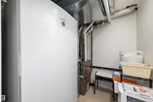 7739 80 Avenue, Edmonton, AB - Indoor