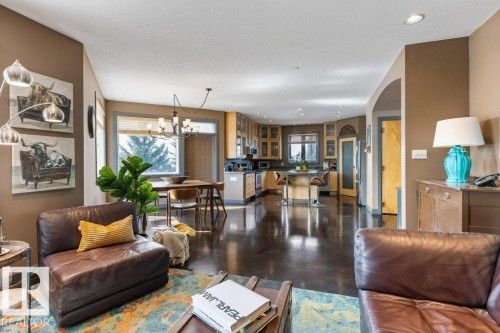 3335 32 Avenue, Edmonton, AB - Indoor Photo Showing Living Room