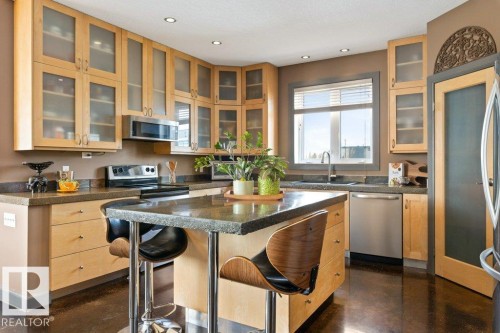 3335 32 Avenue, Edmonton, AB - Indoor Photo Showing Kitchen