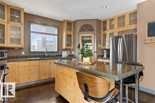 3335 32 Avenue, Edmonton, AB - Indoor Photo Showing Kitchen