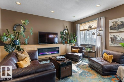 3335 32 Avenue, Edmonton, AB - Indoor Photo Showing Living Room