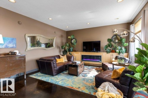 3335 32 Avenue, Edmonton, AB - Indoor Photo Showing Living Room