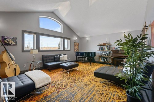 3335 32 Avenue, Edmonton, AB - Indoor Photo Showing Living Room