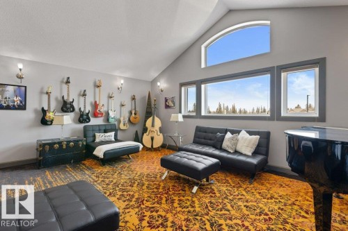 3335 32 Avenue, Edmonton, AB - Indoor Photo Showing Living Room