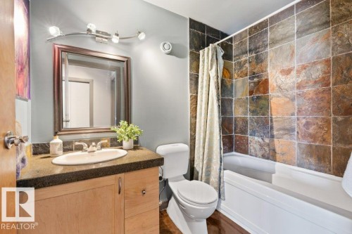 3335 32 Avenue, Edmonton, AB - Indoor Photo Showing Bathroom