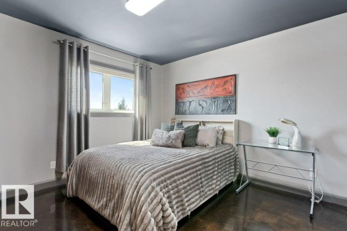 3335 32 Avenue, Edmonton, AB - Indoor Photo Showing Bedroom