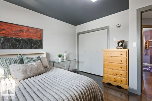 3335 32 Avenue, Edmonton, AB - Indoor Photo Showing Bedroom