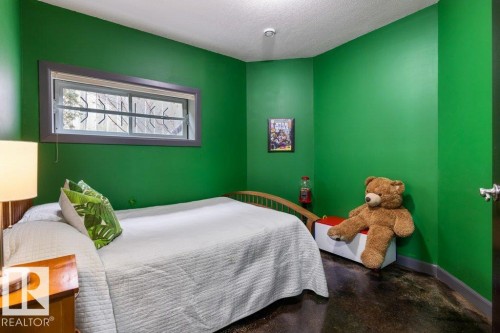 3335 32 Avenue, Edmonton, AB - Indoor Photo Showing Bedroom