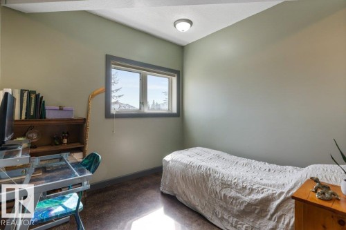 3335 32 Avenue, Edmonton, AB - Indoor Photo Showing Bedroom