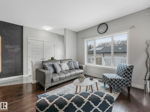 8318 79 Avenue, Edmonton, AB - Indoor Photo Showing Living Room