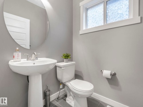 8318 79 Avenue, Edmonton, AB - Indoor Photo Showing Bathroom