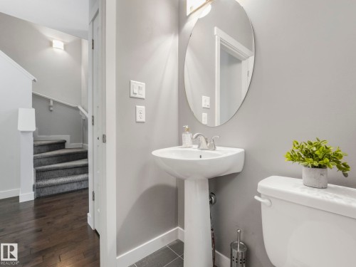 8318 79 Avenue, Edmonton, AB - Indoor Photo Showing Bathroom