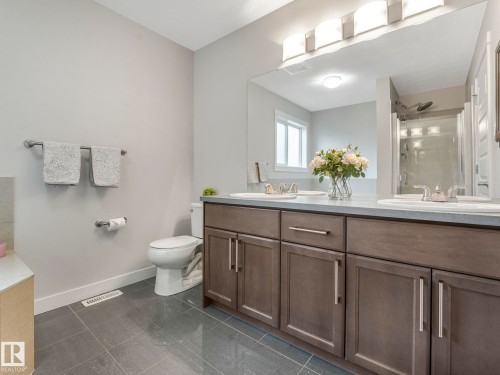 8318 79 Avenue, Edmonton, AB - Indoor Photo Showing Bathroom